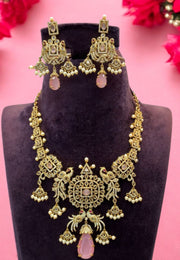 Beautiful short necklace with light pink stones -perfect for any occasion